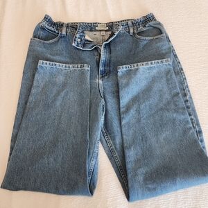 L.L. Bean Original, Relaxed Fit Blue Jeans. 100% Cotton. Size 18 MT.